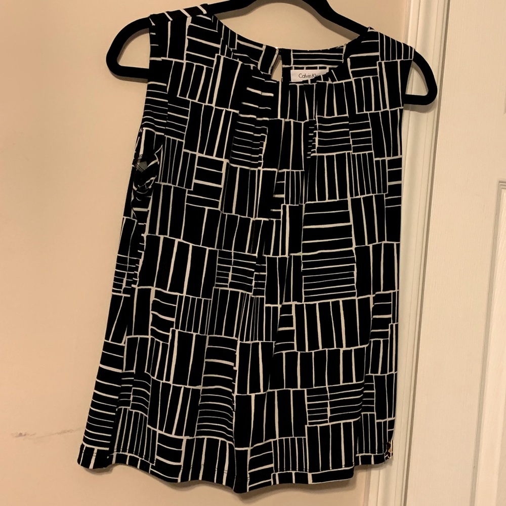 Calvin Klein sleeveless shell blouse; size PL; Black with white blocking design
